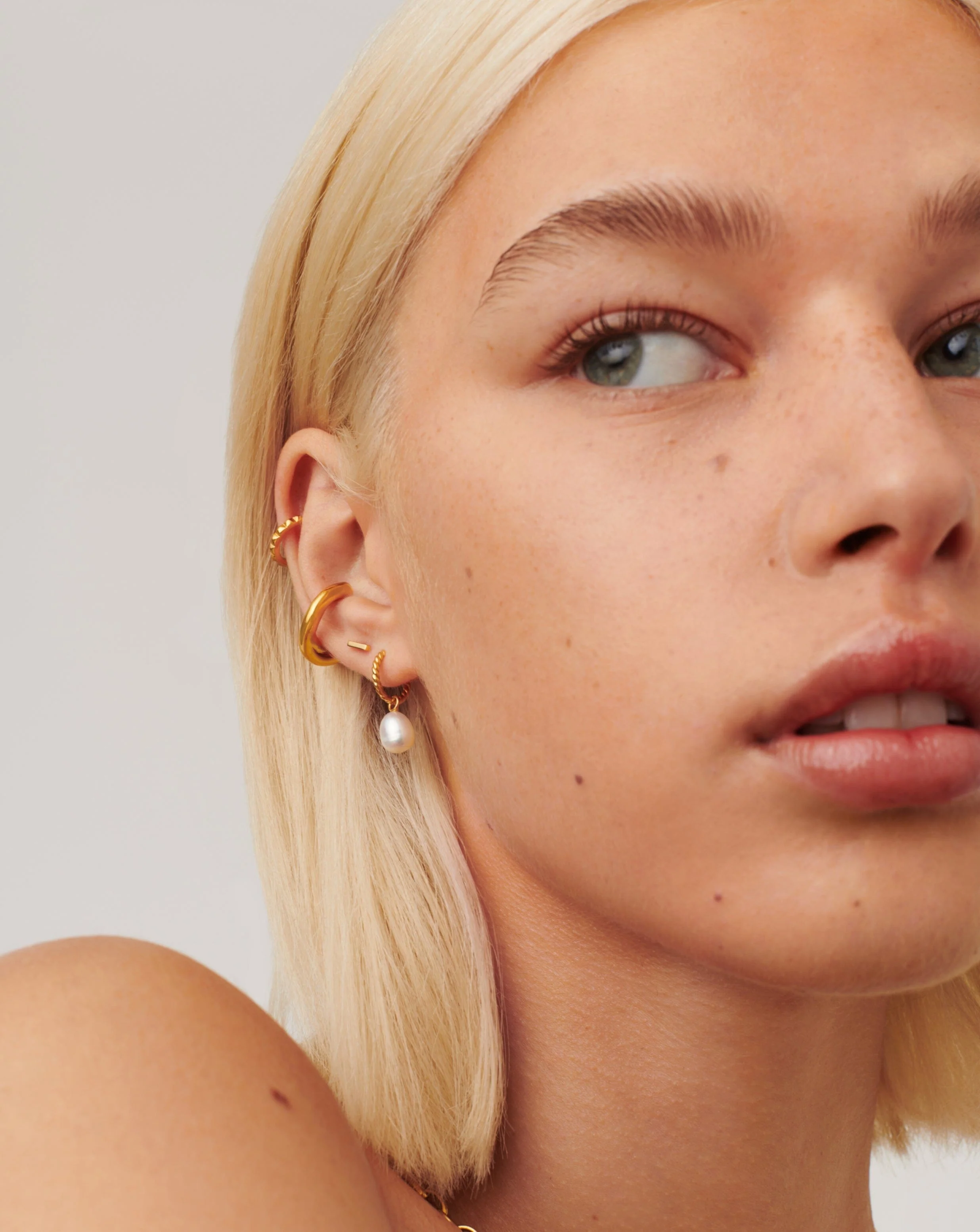 Bar Stud Earrings | 18k Gold Vermeil - Image 3