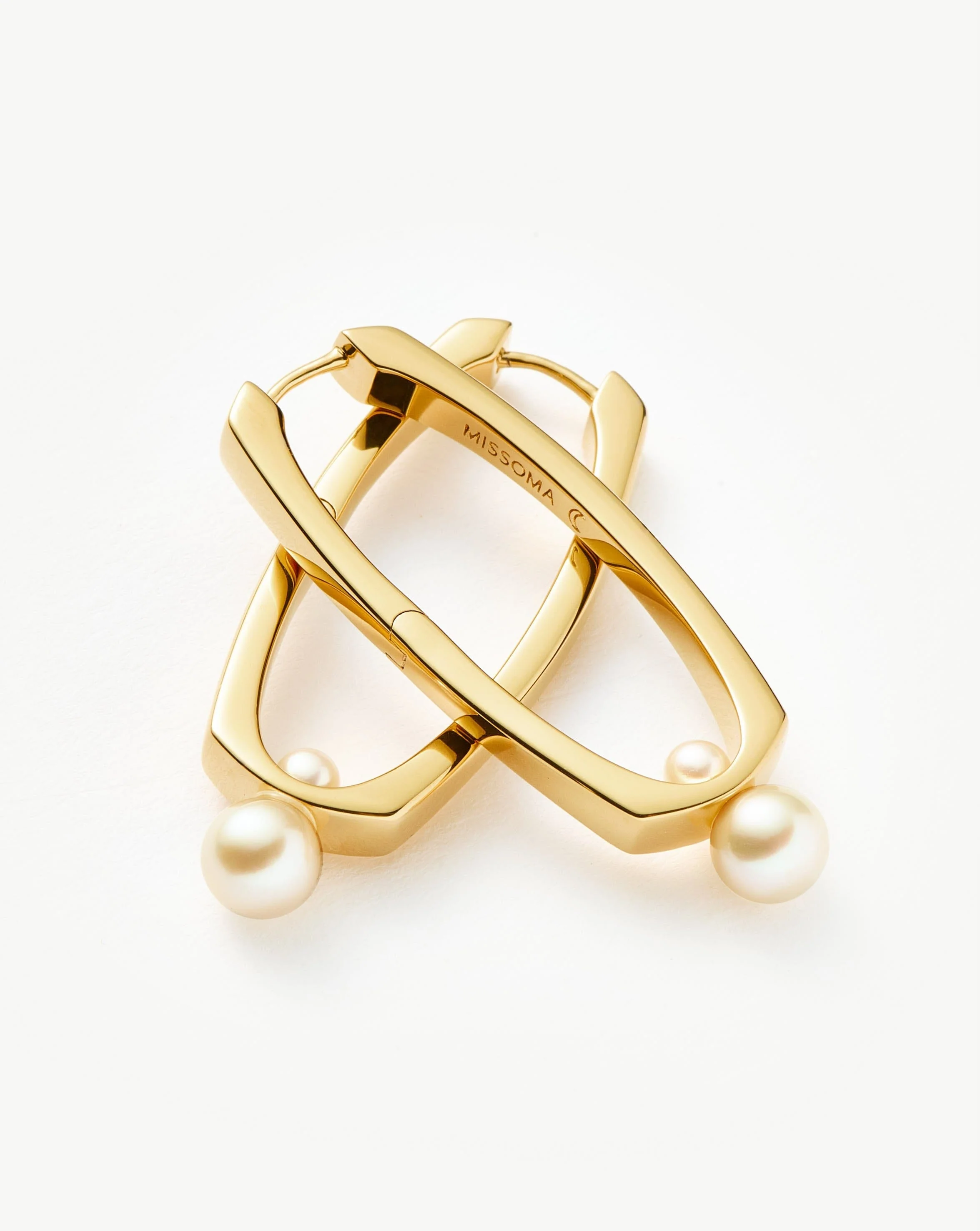 Button Pearl Ovate Hoop Earrings | 18k Gold Plated/Pearl - Image 4