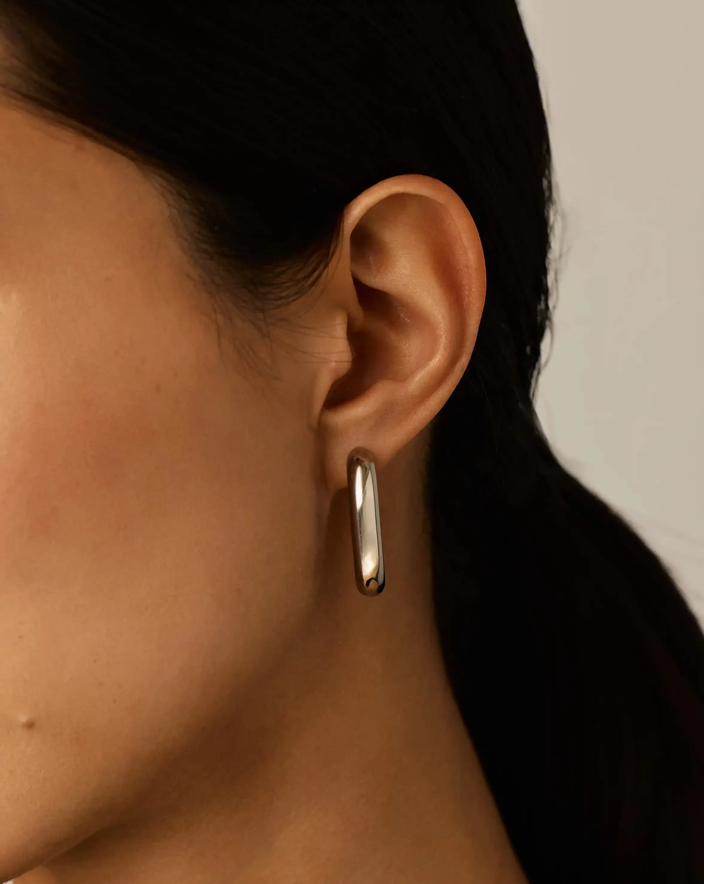 Chubby Oval Medium Hoop Earrings | Platinum Plated - Image 3