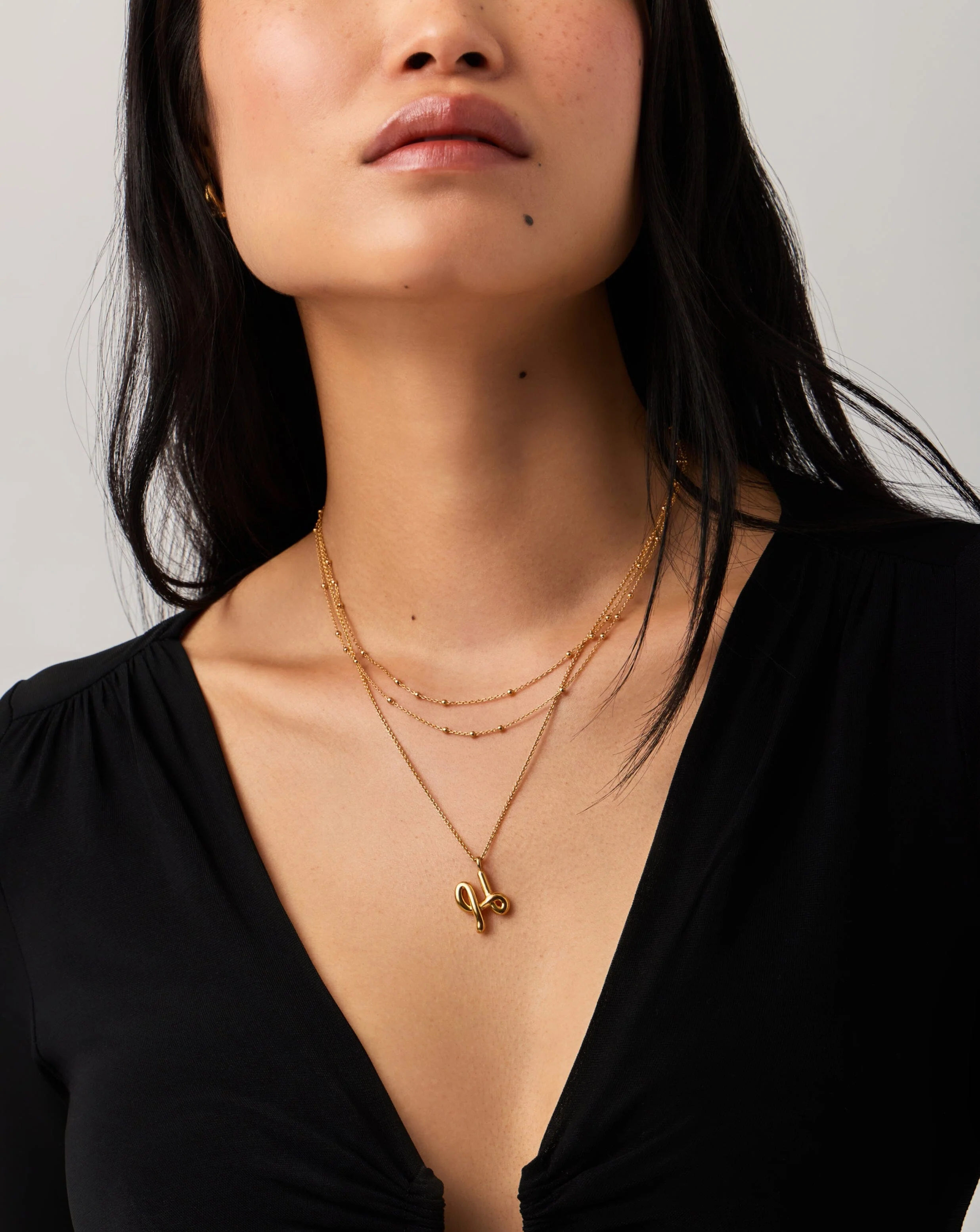 Curly Molten Initial Pendant Necklace - H | 18k Gold Vermeil - Image 3