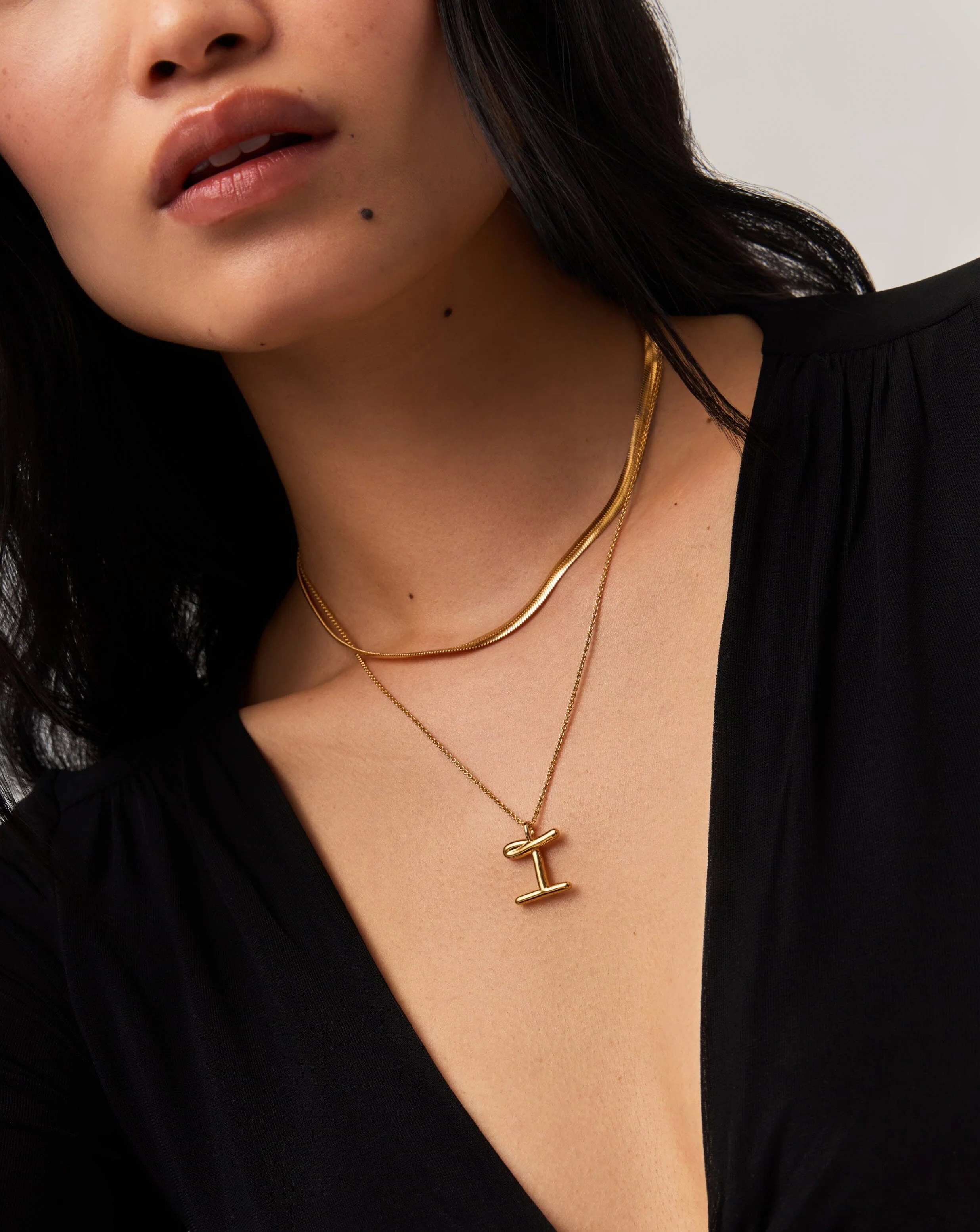 Curly Molten Initial Pendant Necklace - I | 18k Gold Vermeil - Image 2