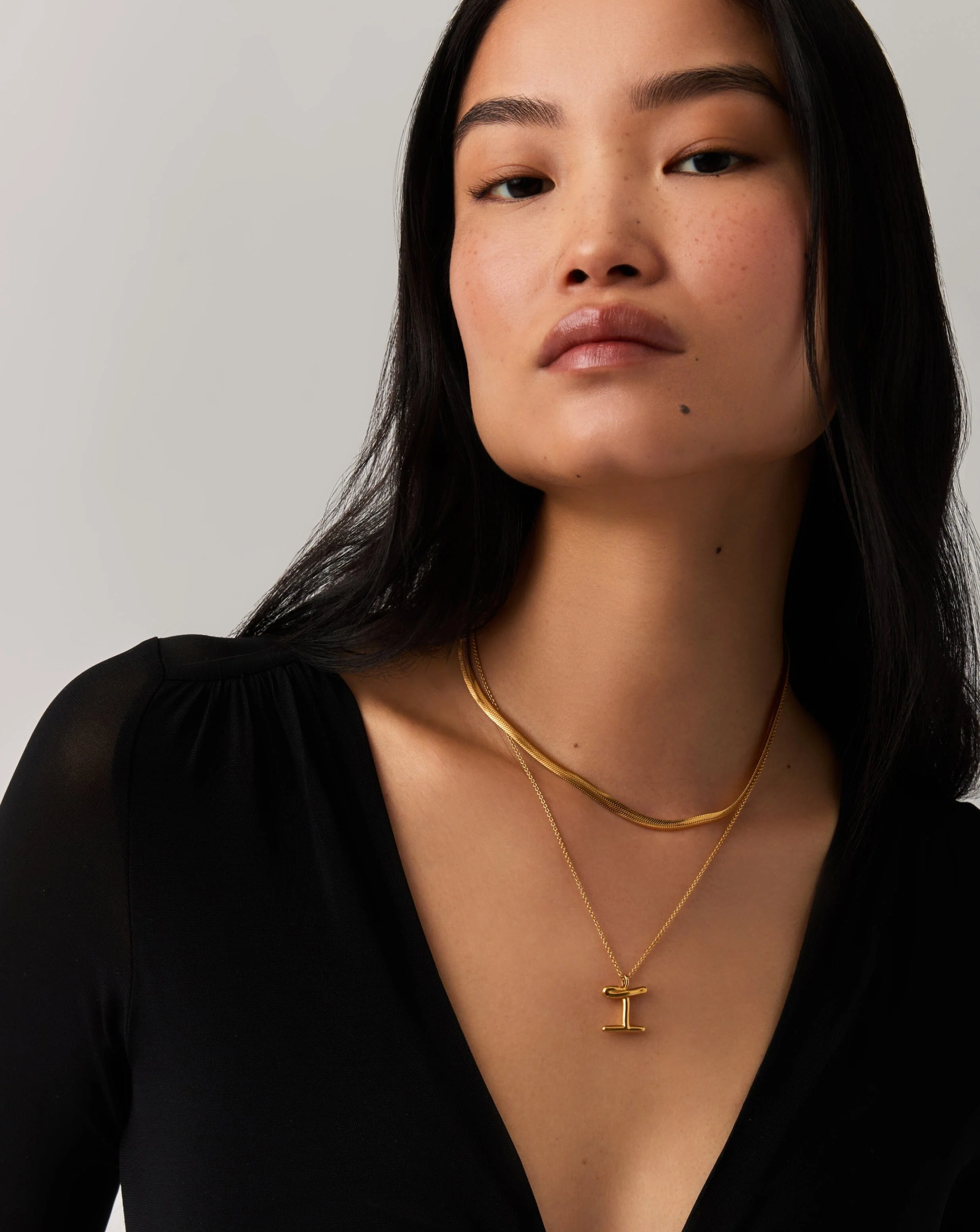 Curly Molten Initial Pendant Necklace - I | 18k Gold Vermeil - Image 3