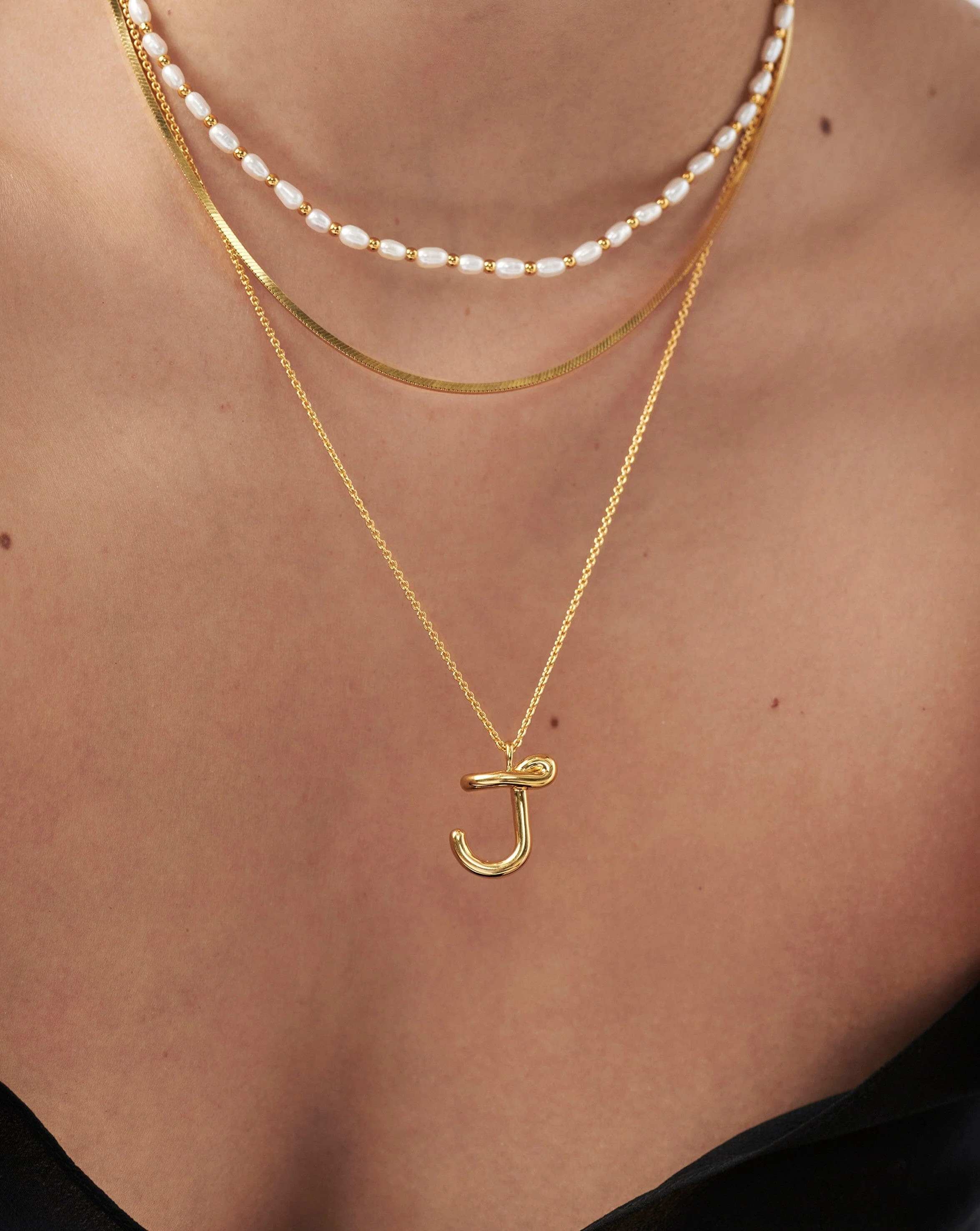 Curly Molten Initial Pendant Necklace - J | 18k Gold Vermeil - Image 3