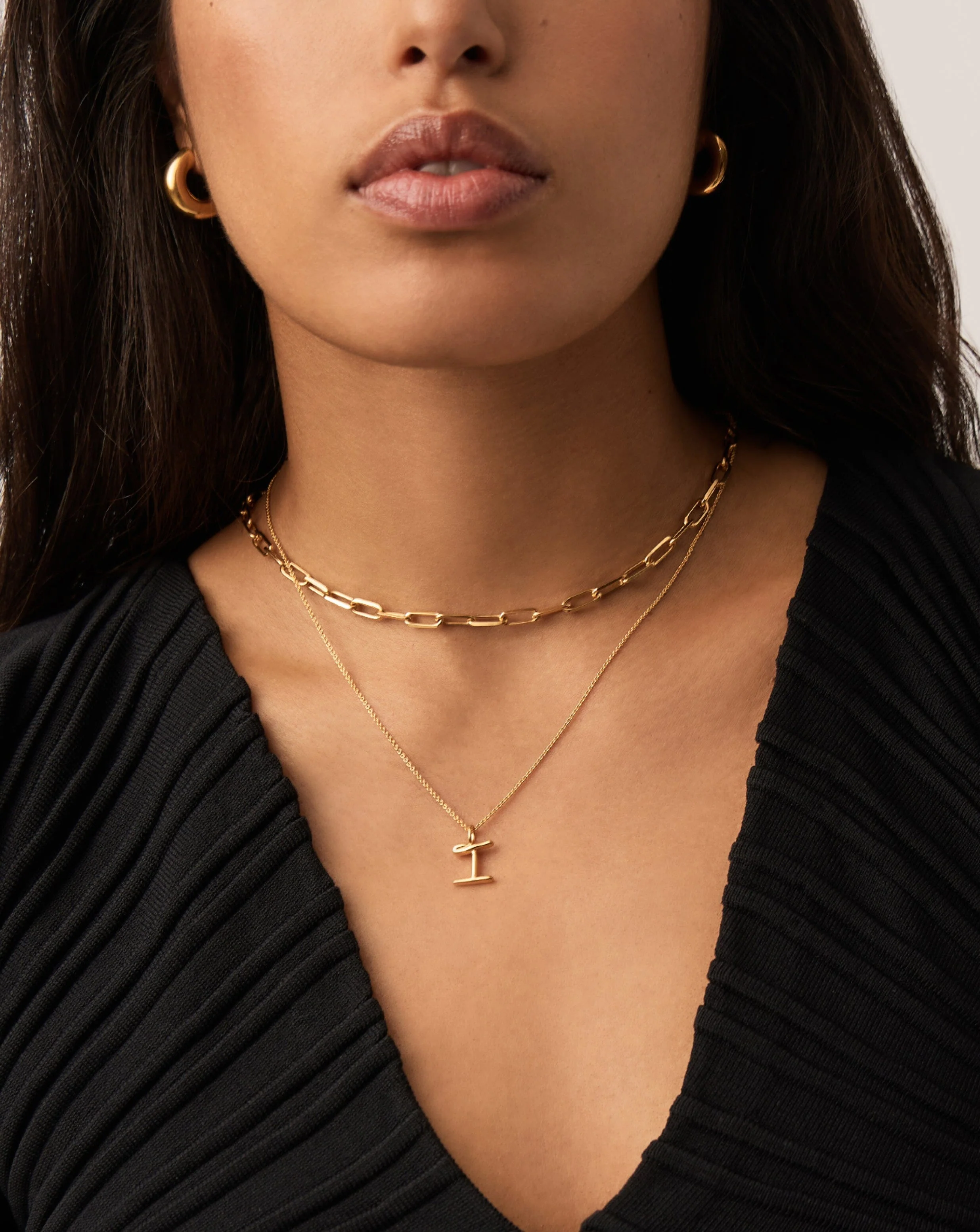 Curly Molten Mini Initial Necklace - I | 18k Gold Vermeil - Image 2