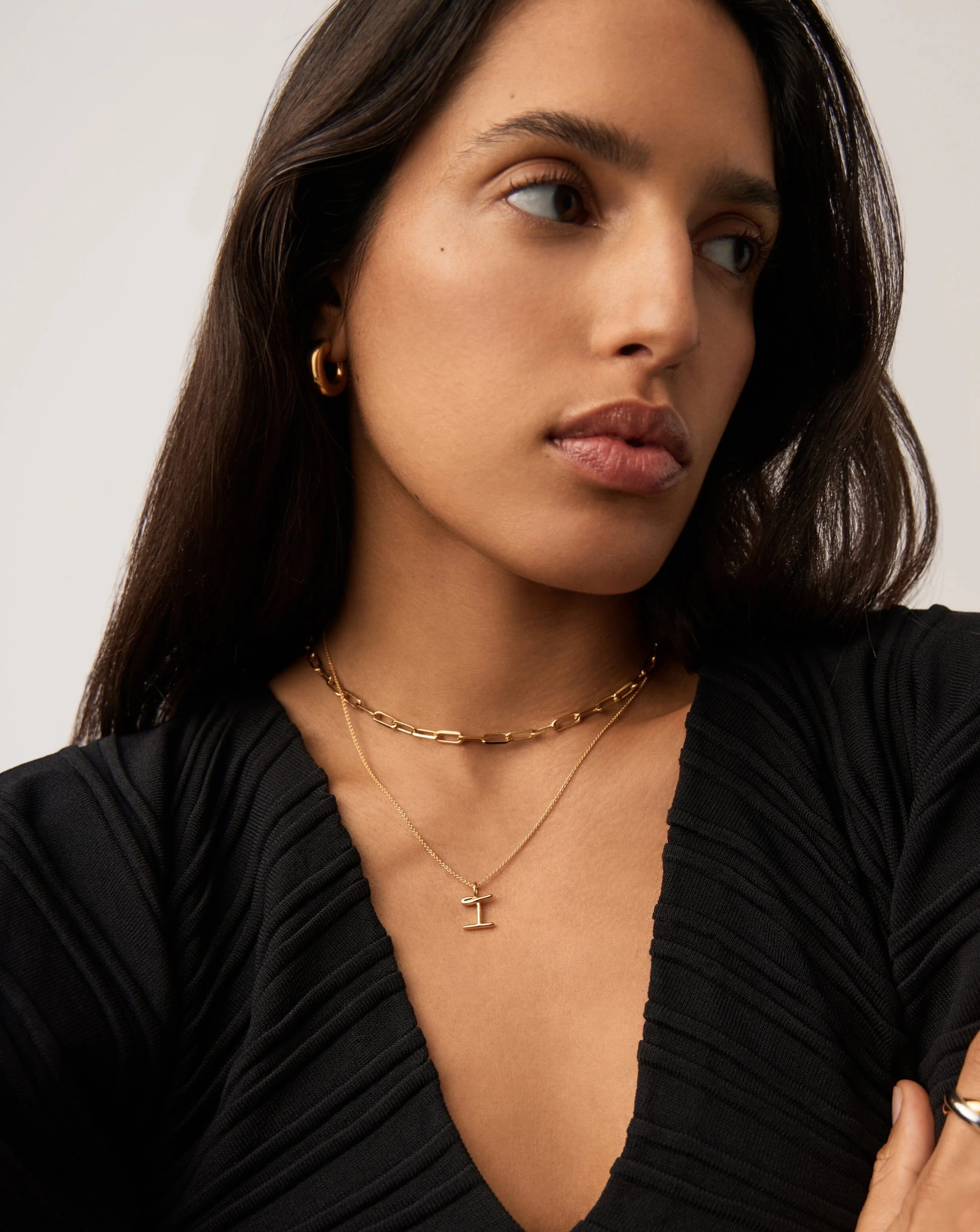 Curly Molten Mini Initial Necklace - I | 18k Gold Vermeil - Image 3