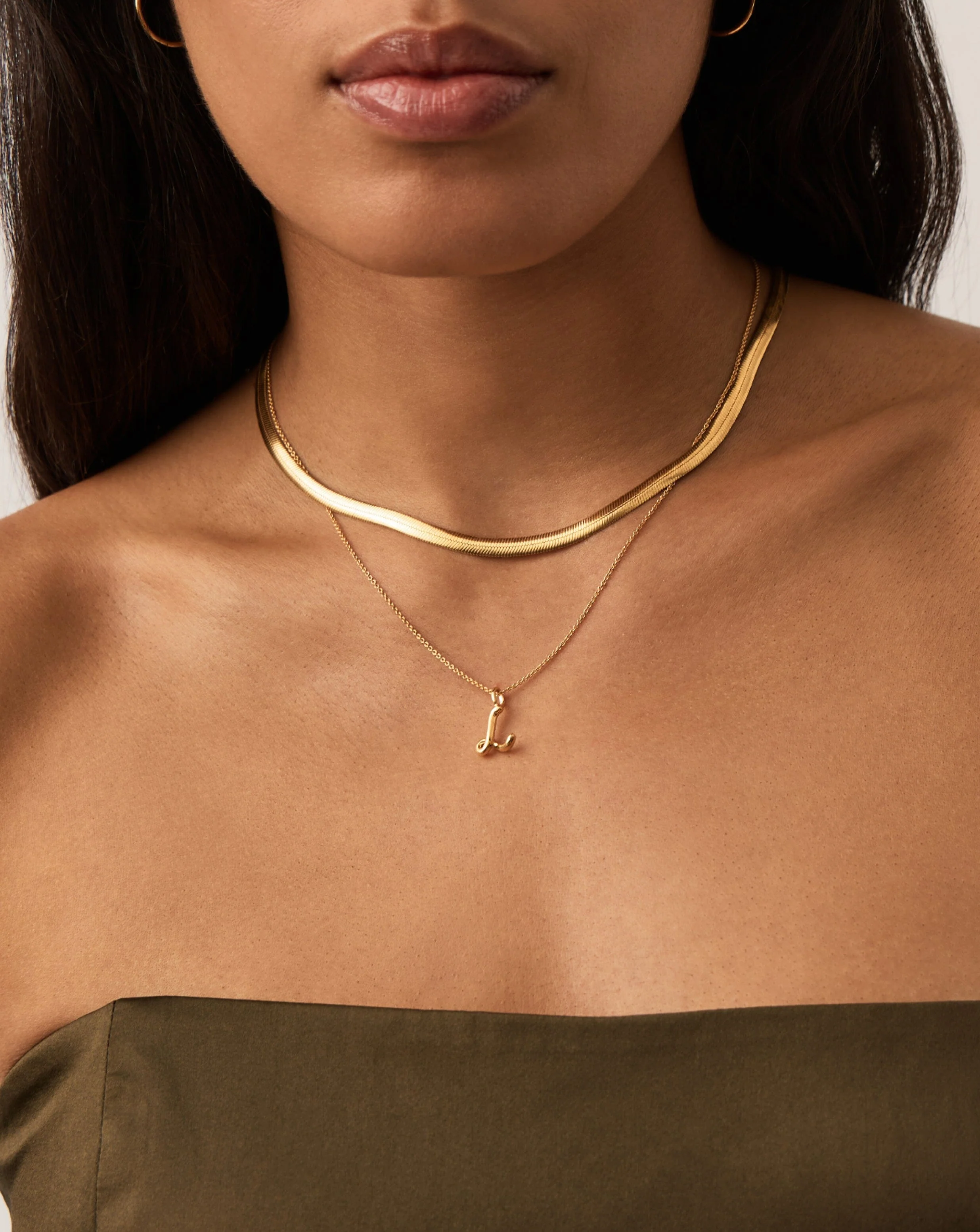 Curly Molten Mini Initial Necklace - L |18k Gold Vermeil - Image 3