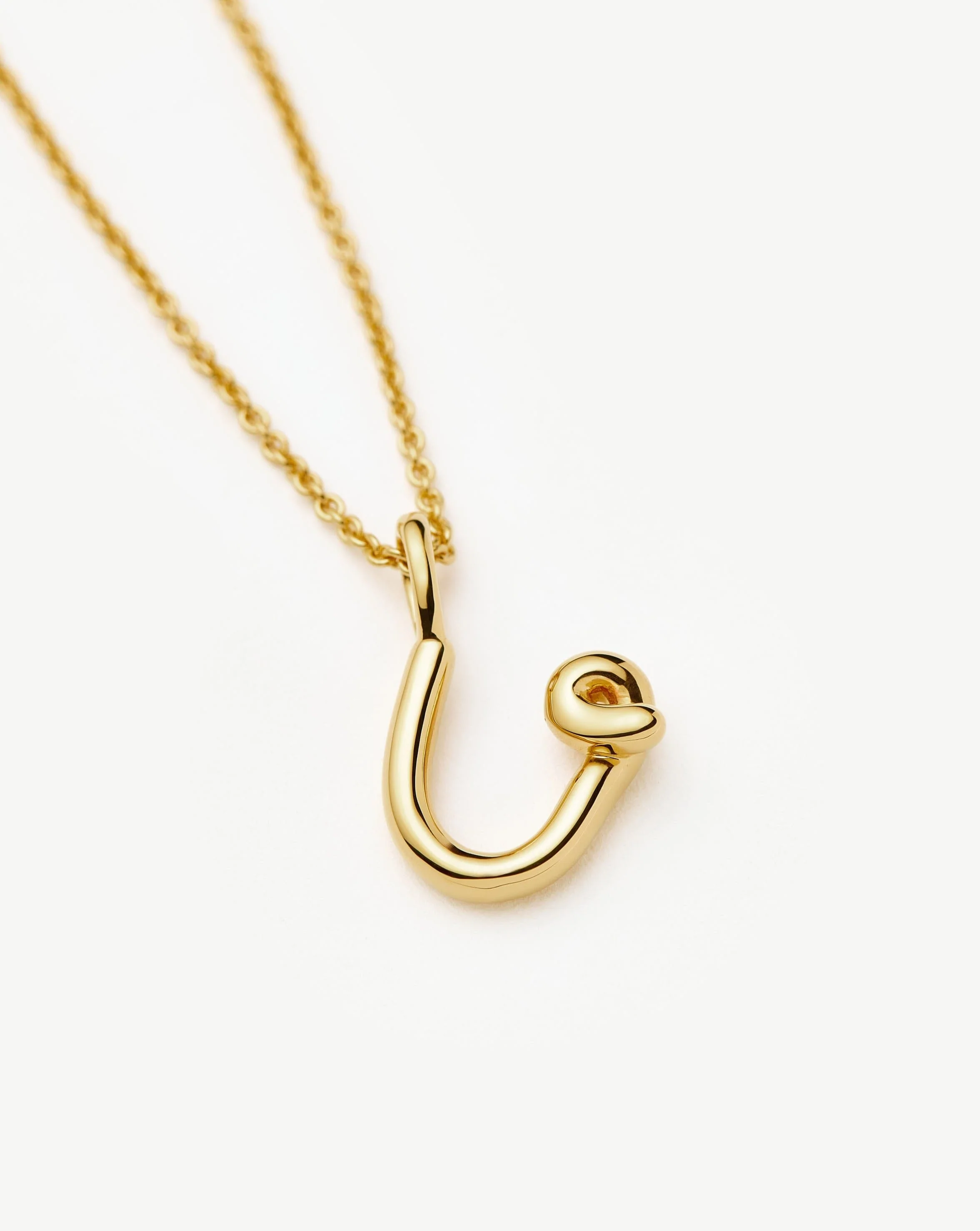 Curly Molten Mini Initial Necklace - U | 18k Gold Vermeil - Image 2