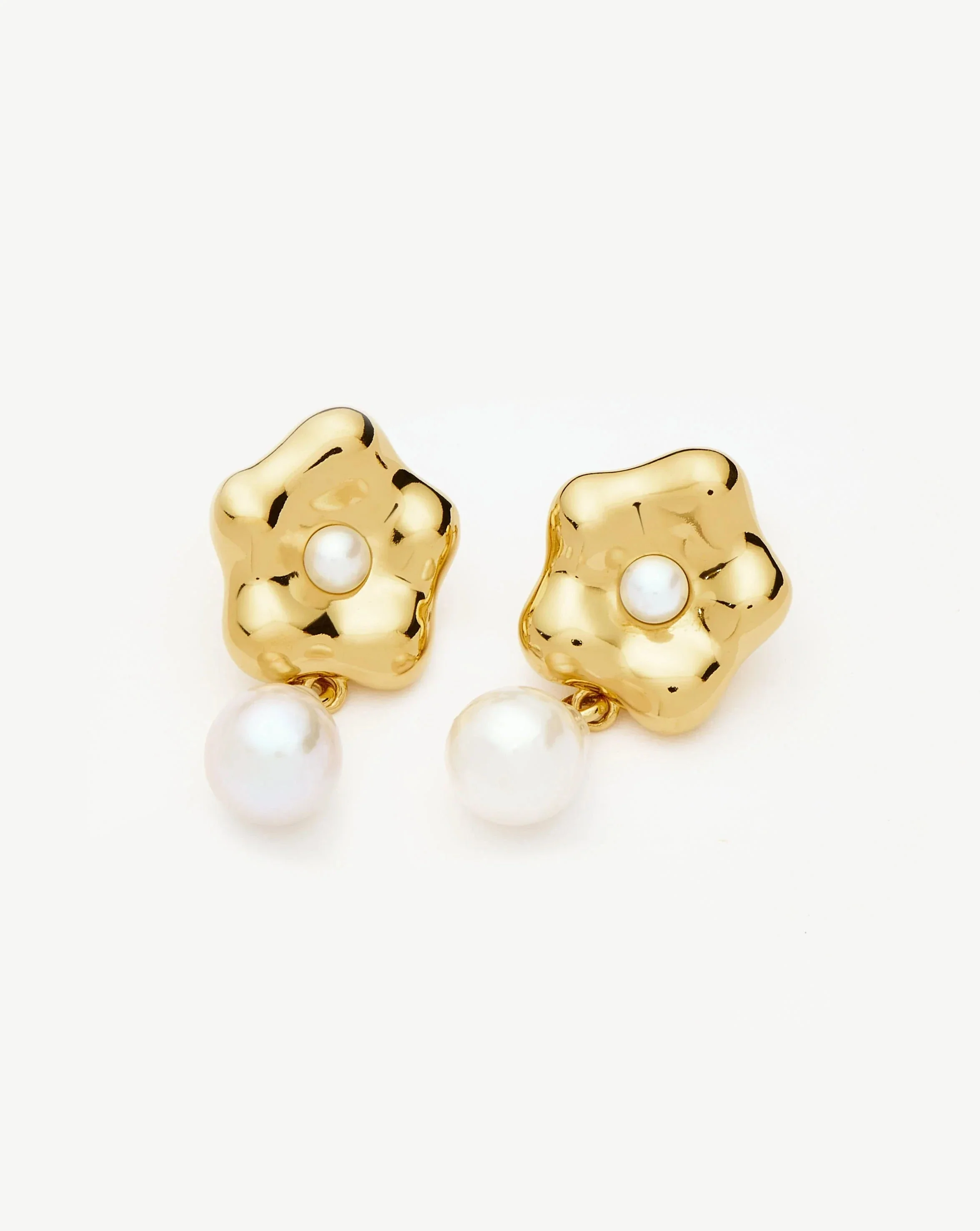 Eny Puffy Daisy Pearl Drop Earrings | 18k Gold Plated/Pearl - Image 8