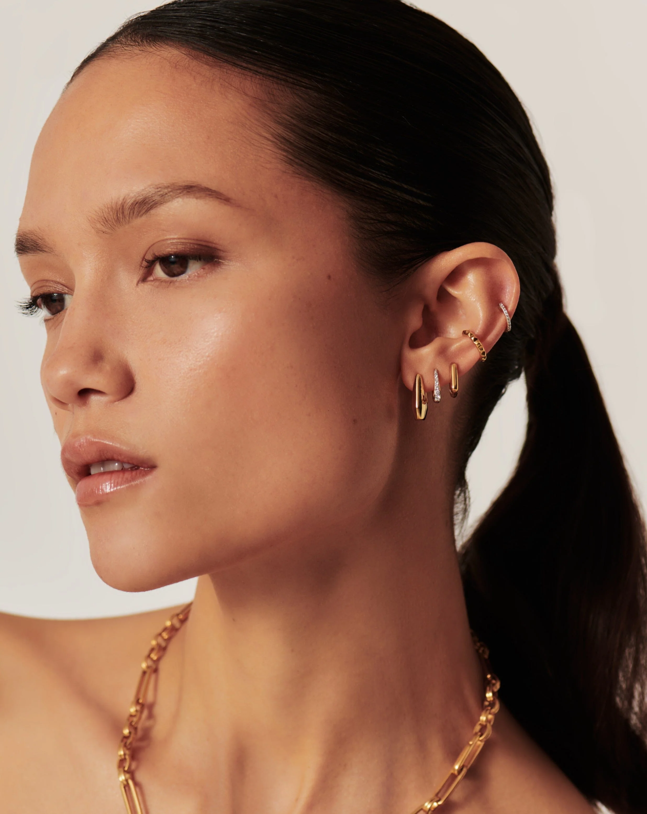 Lucy Williams Arco Small Hoop Earrings | 18k Gold Vermeil - Image 3