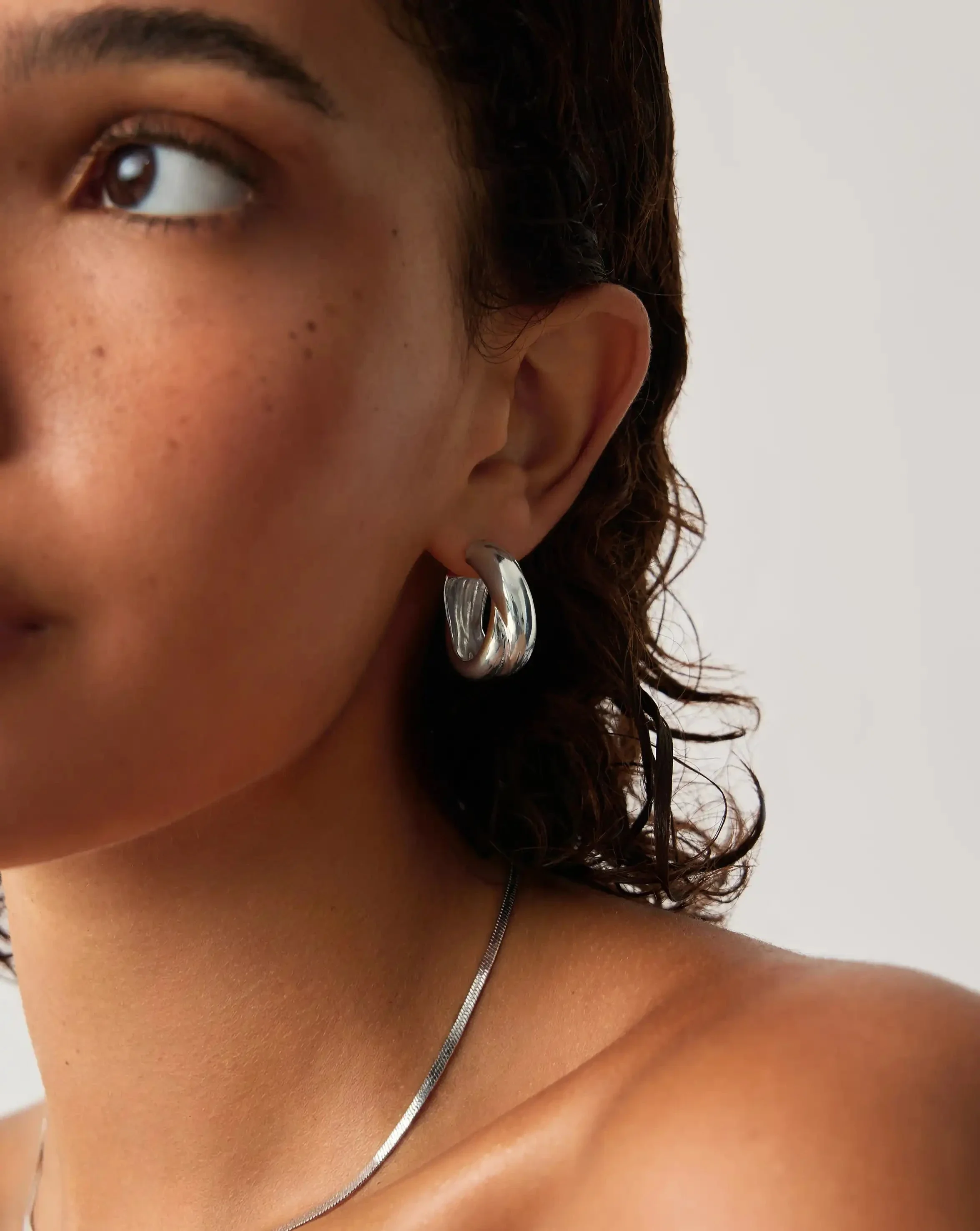 Lucy Williams Chunky Medium Entwine Hoop Earrings | Silver Plated - Image 2