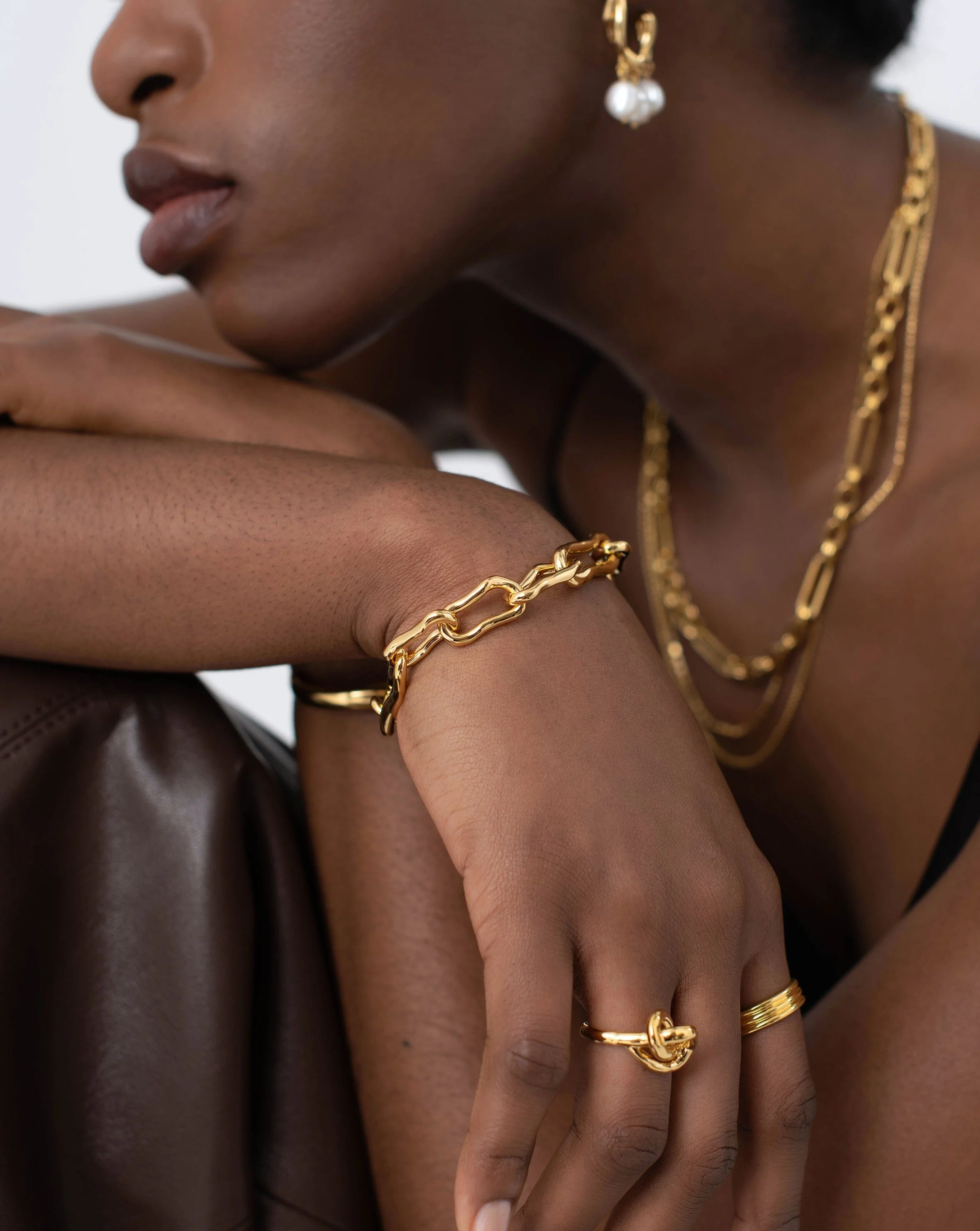 Molten Twisted Infinity Chain Bracelet - Image 3