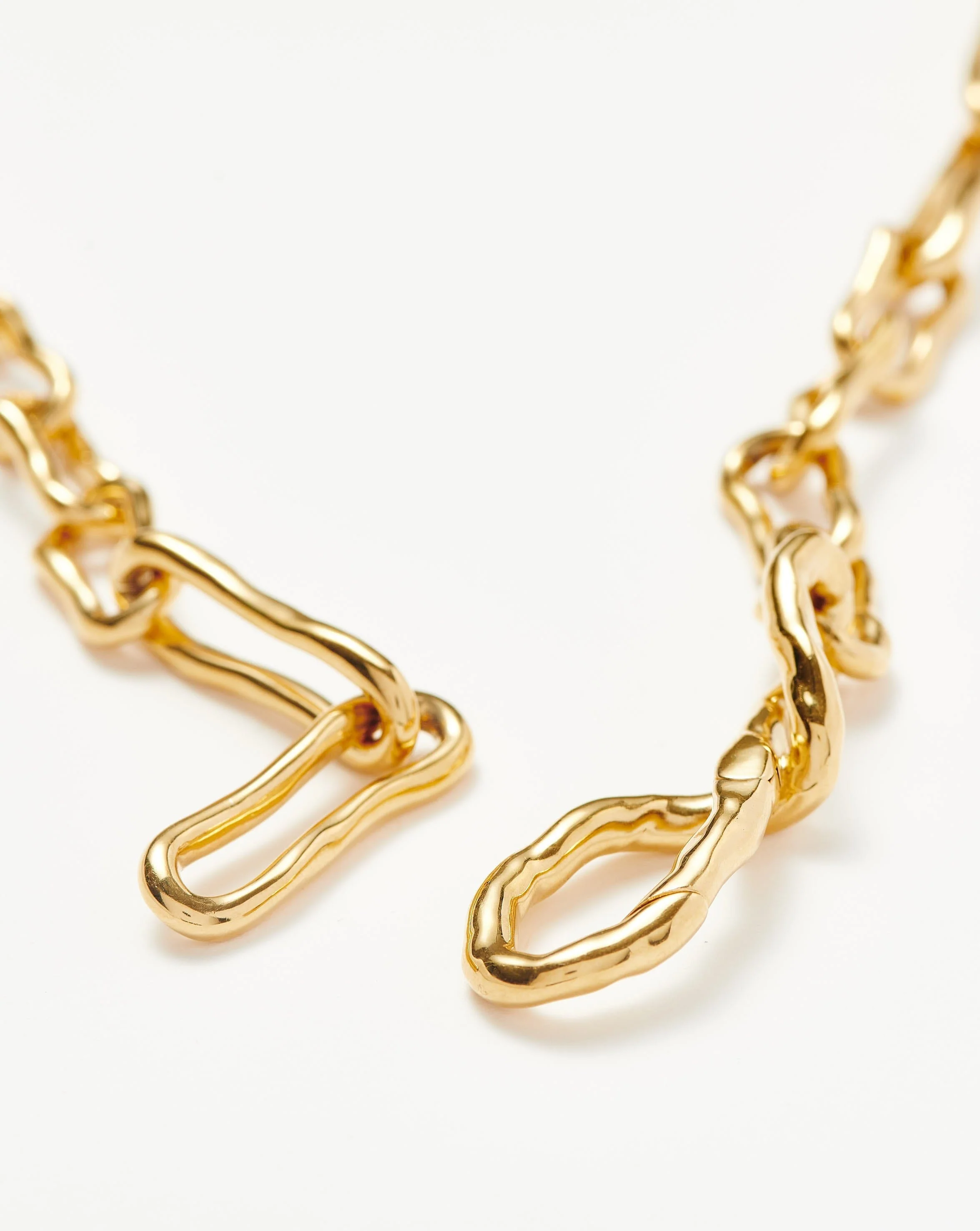 Molten Twisted Infinity Chain Necklace - Image 4