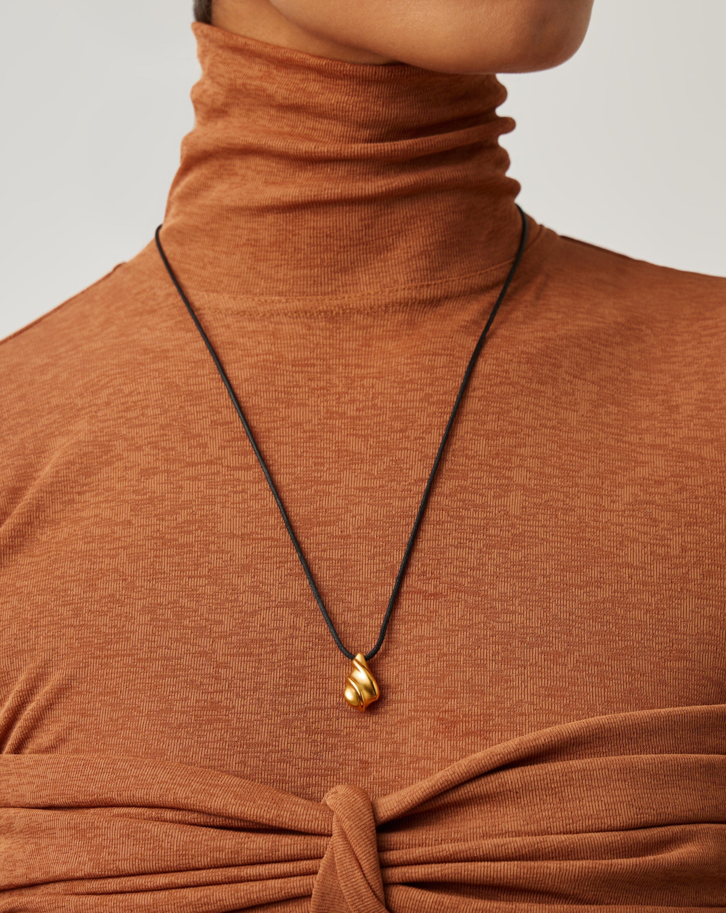 Savi Ridge Droplet Pendant Cord Necklace | 18k Gold Plated - Image 6