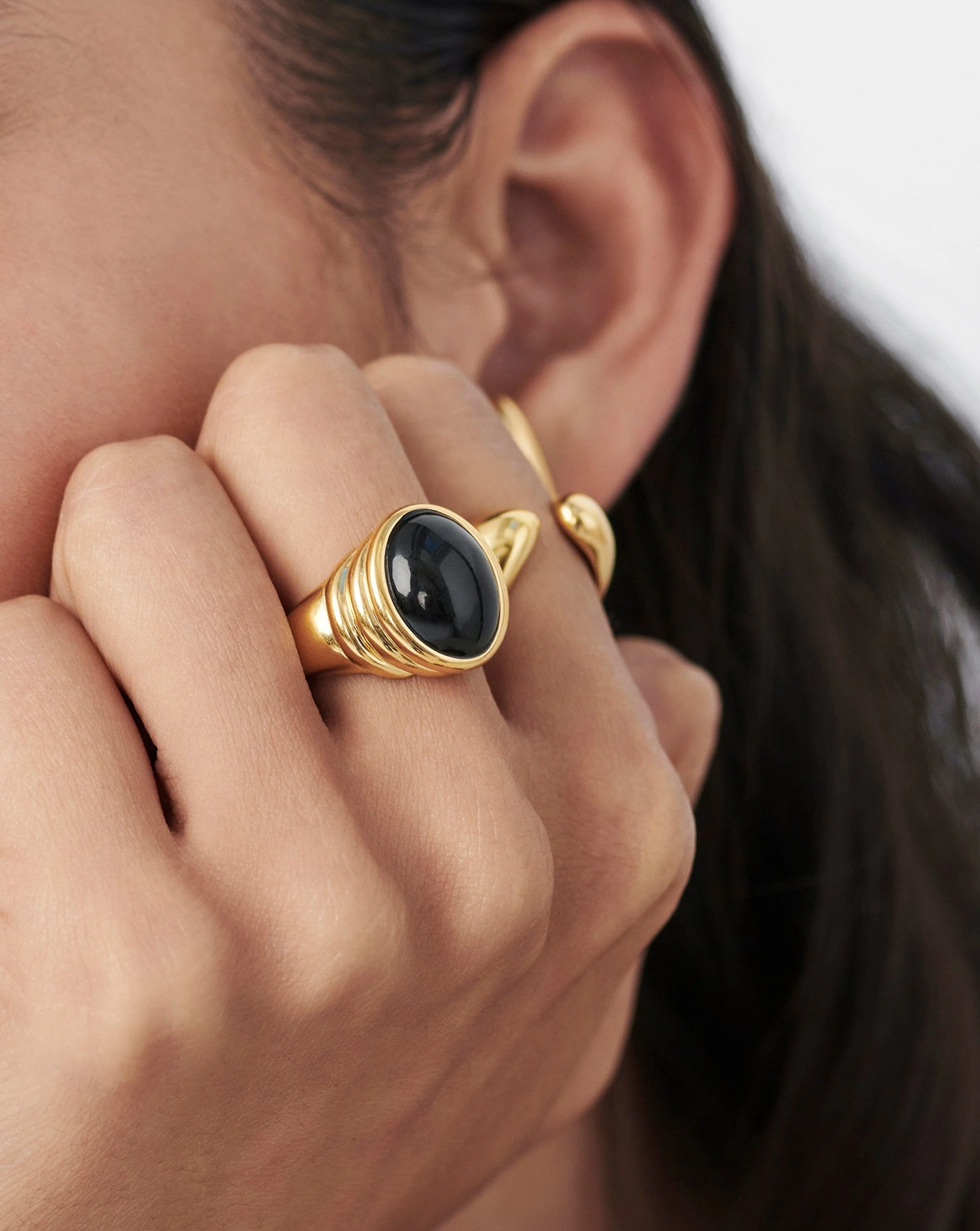 Savi Ridge Oval Gemstone Chunky Ring | 18k Gold Vermeil/Black Onyx - Image 2