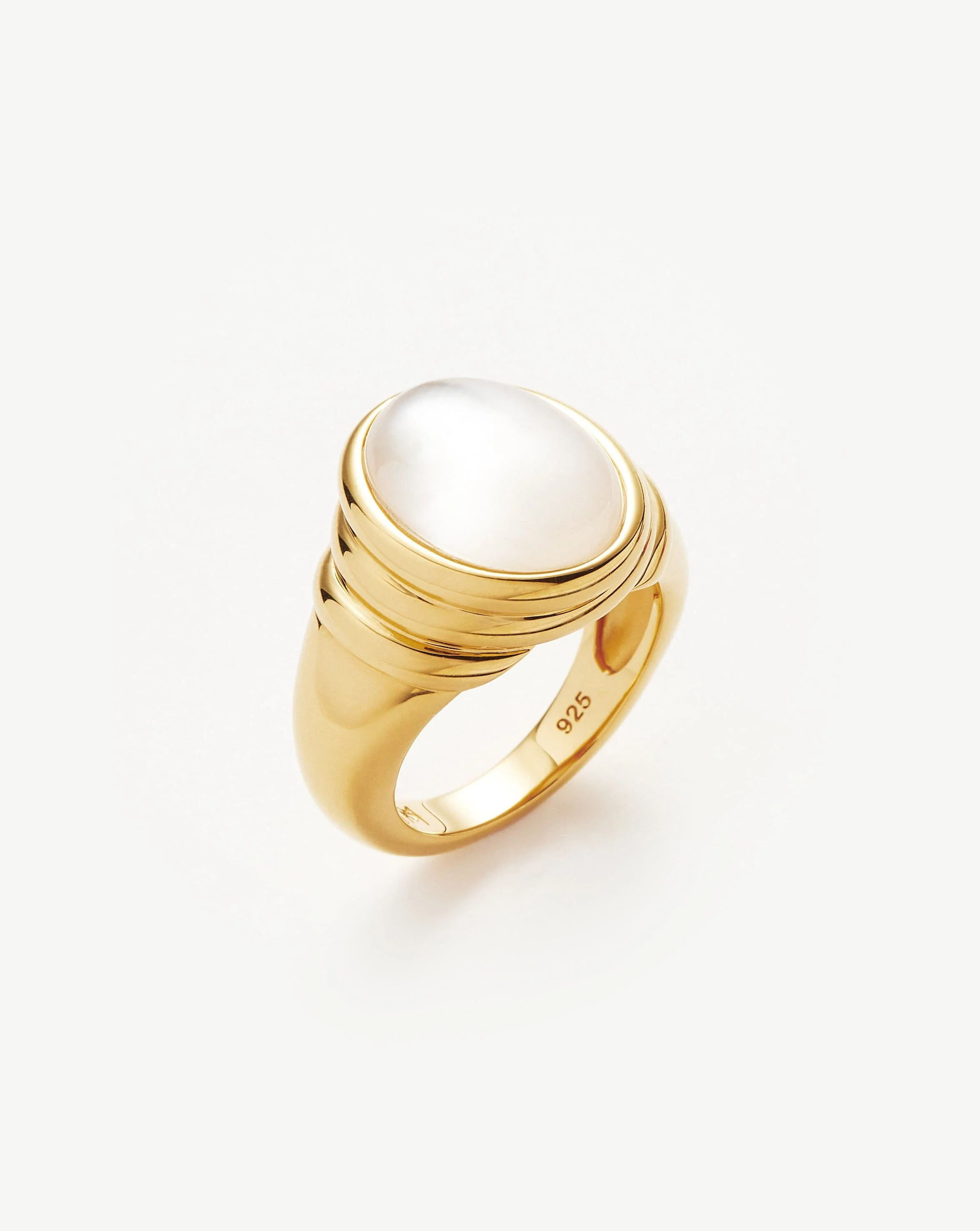 Savi Ridge Oval Gemstone Chunky Ring | 18k Gold Vermeil/ Mother of Pearl & Quartz