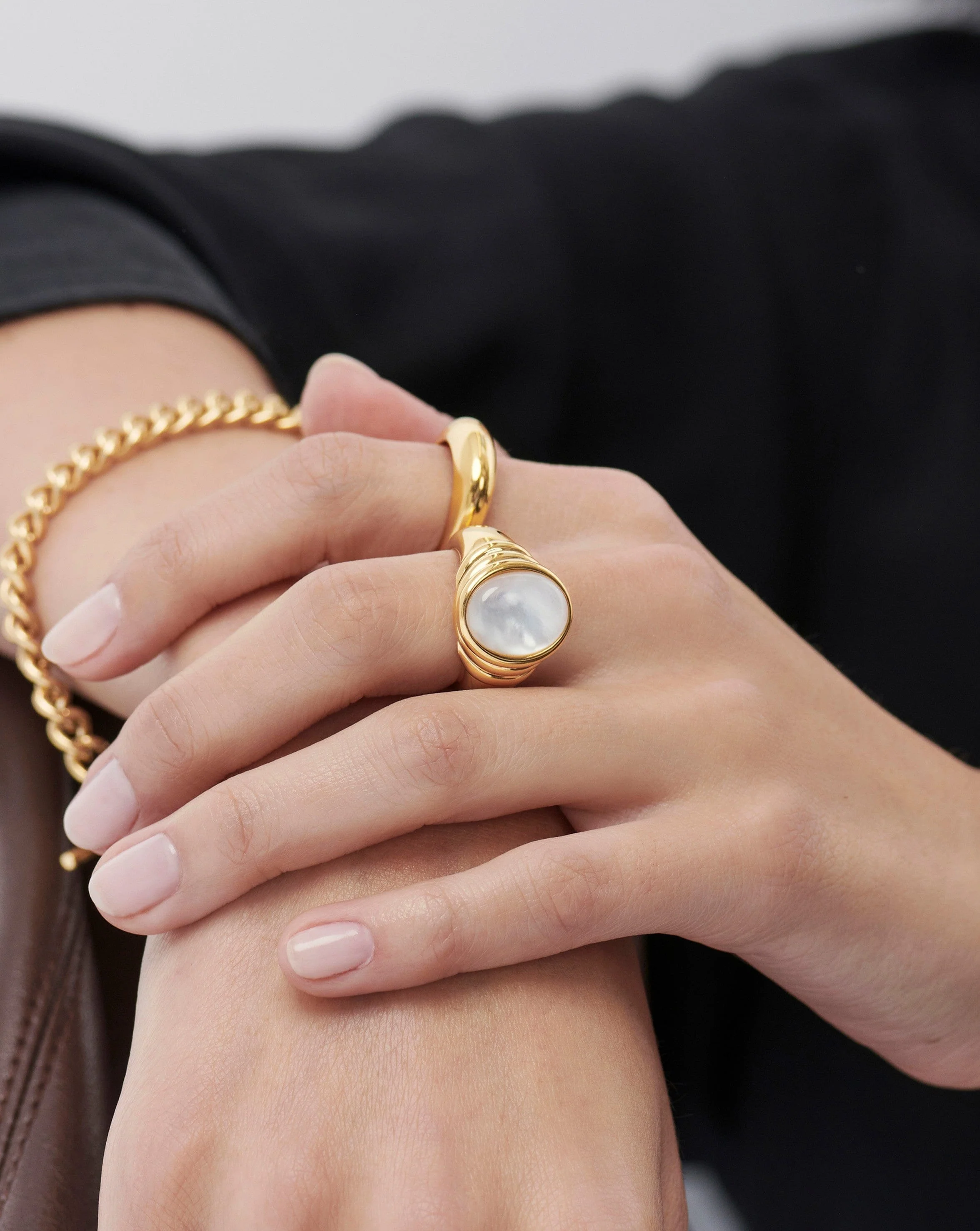 Savi Ridge Oval Gemstone Chunky Ring | 18k Gold Vermeil/ Mother of Pearl & Quartz - Image 2