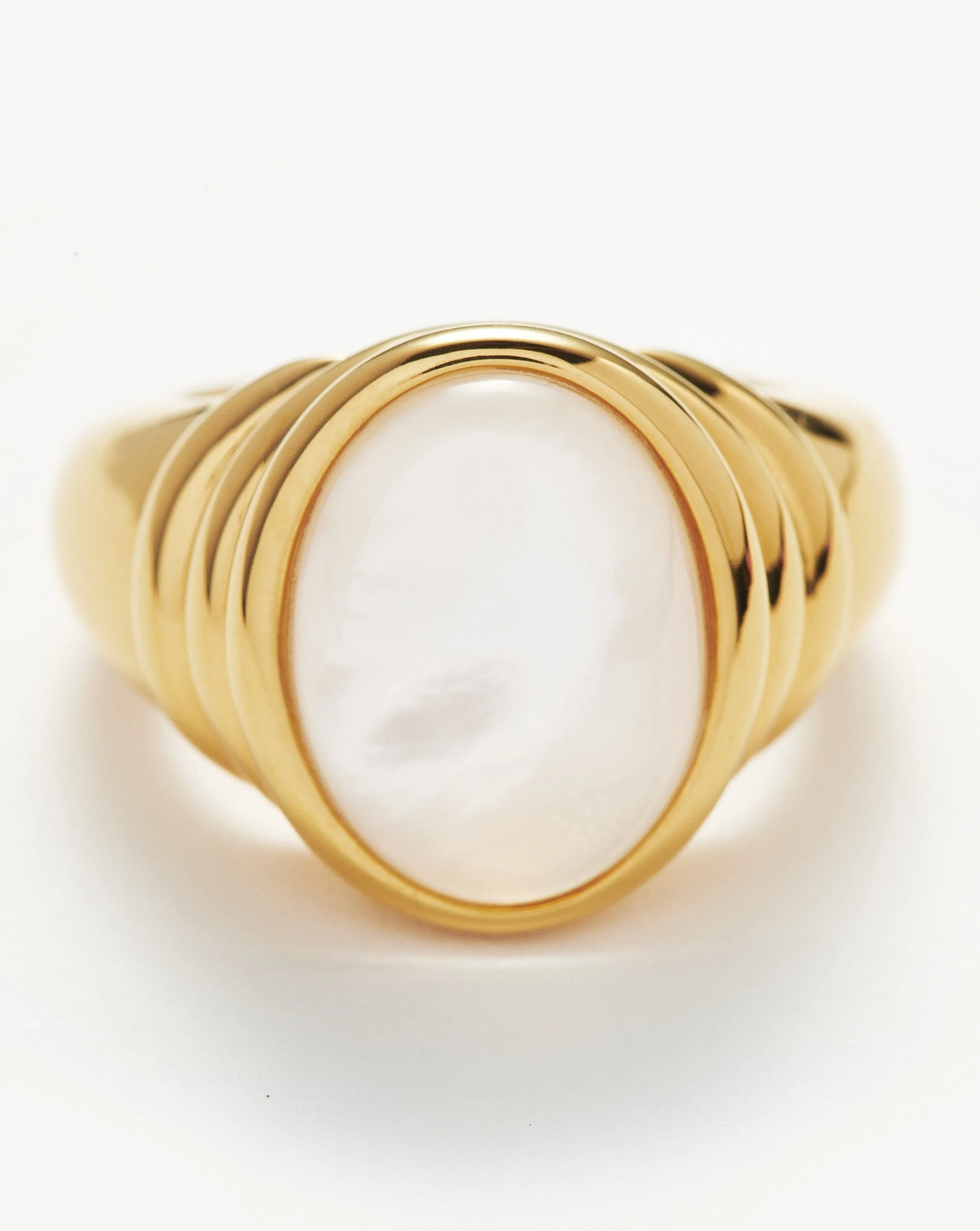 Savi Ridge Oval Gemstone Chunky Ring | 18k Gold Vermeil/ Mother of Pearl & Quartz - Image 4