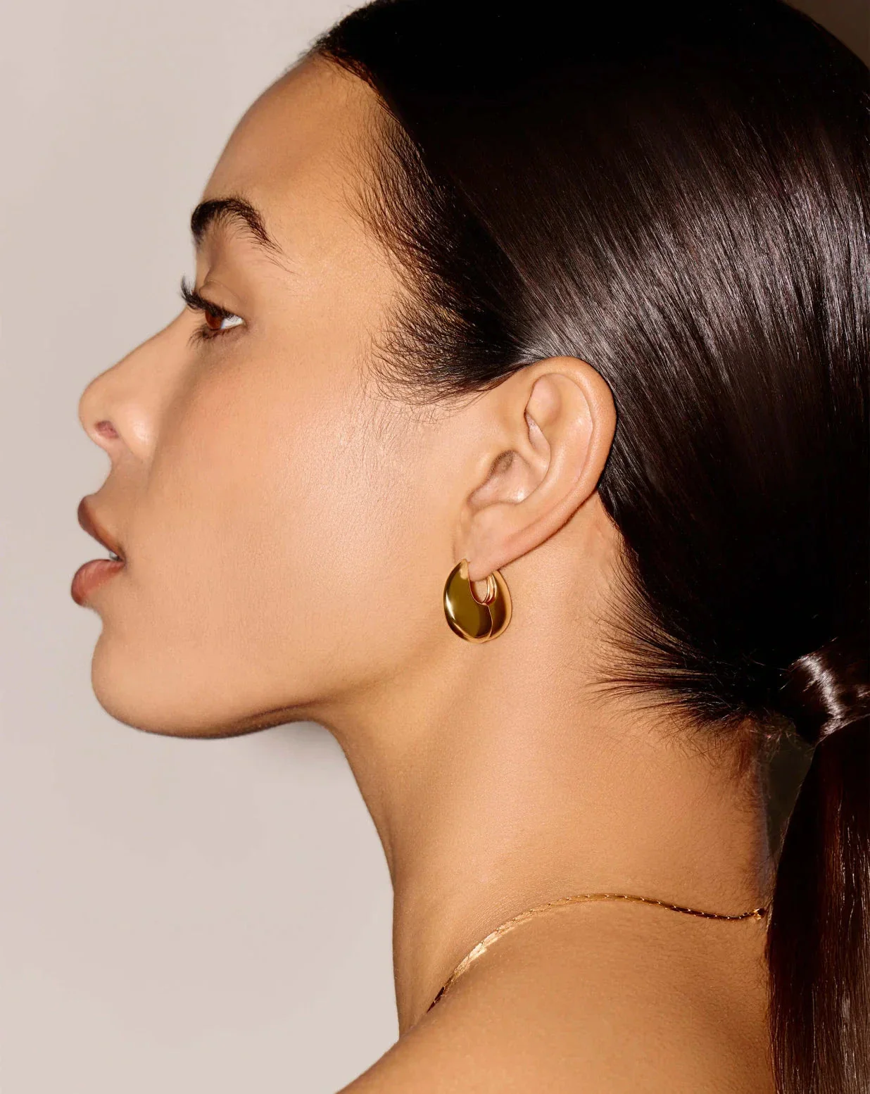 Sculptural Pebble Small Hoop Earrings | 18k Gold Plated - Image 3