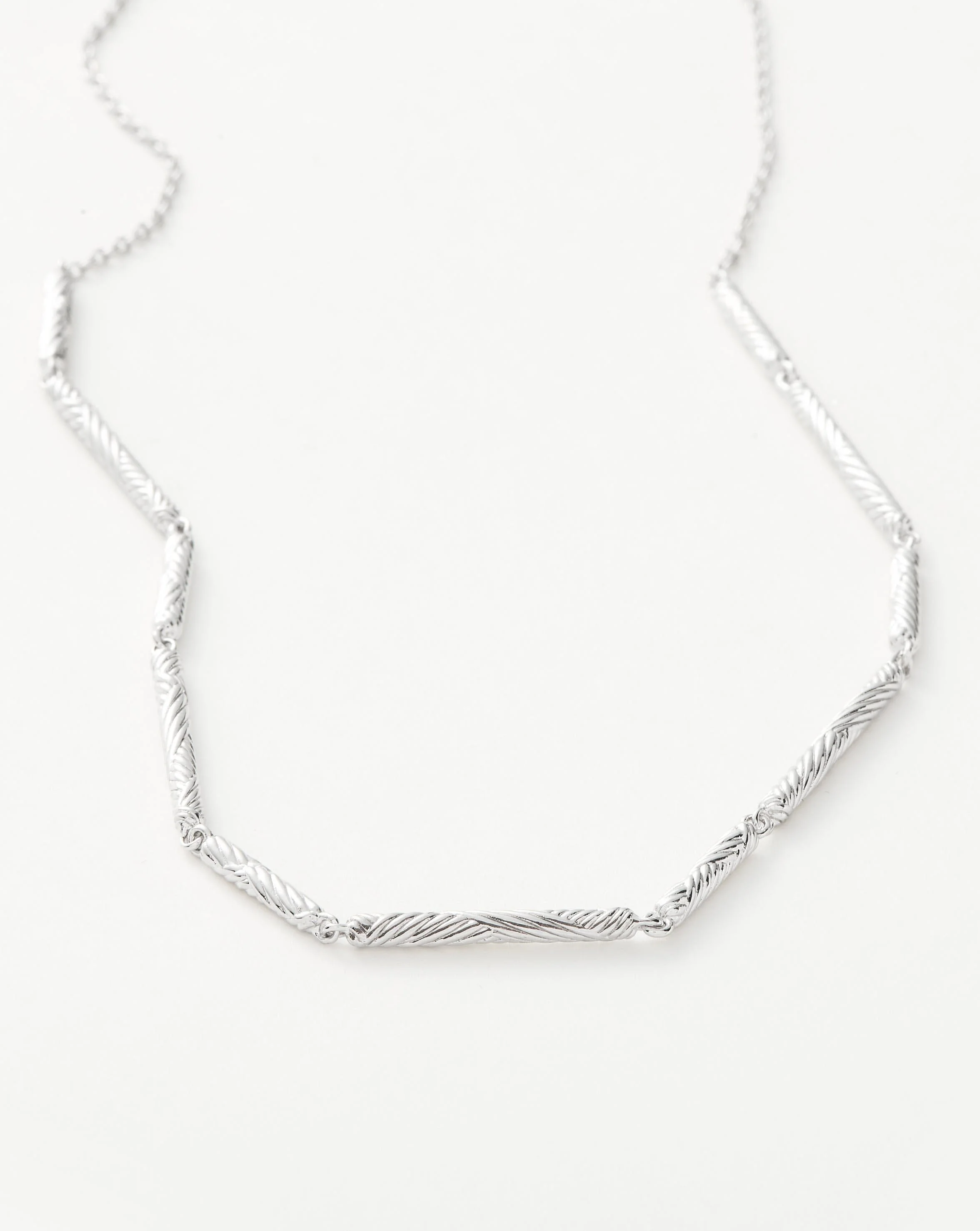 Wavy Ridge Chain Choker - Image 4